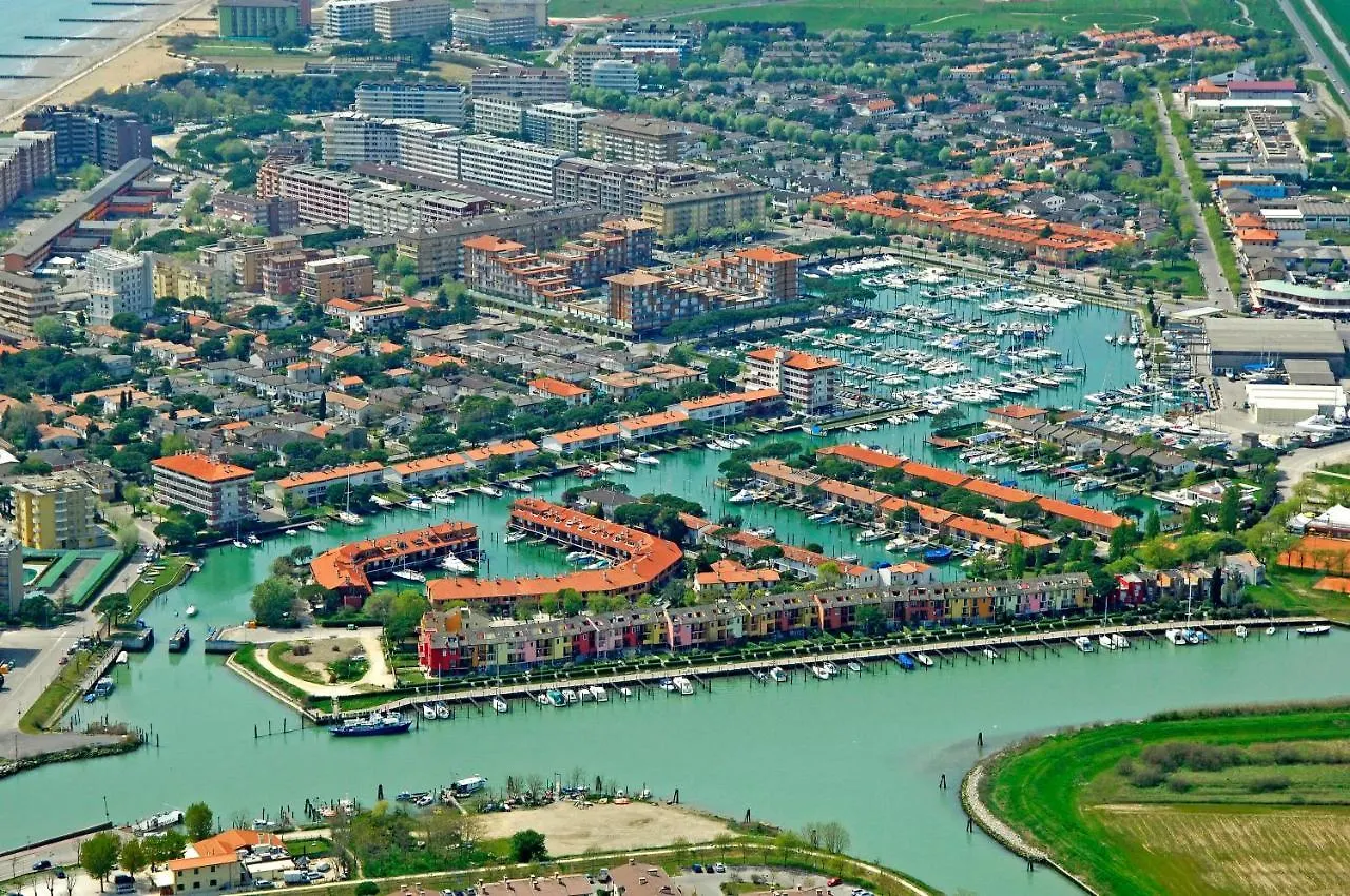 Flat With Shared Pool, Lift, For 4 Guests-Beahost Apartment Porto Santa Margherita di Caorle