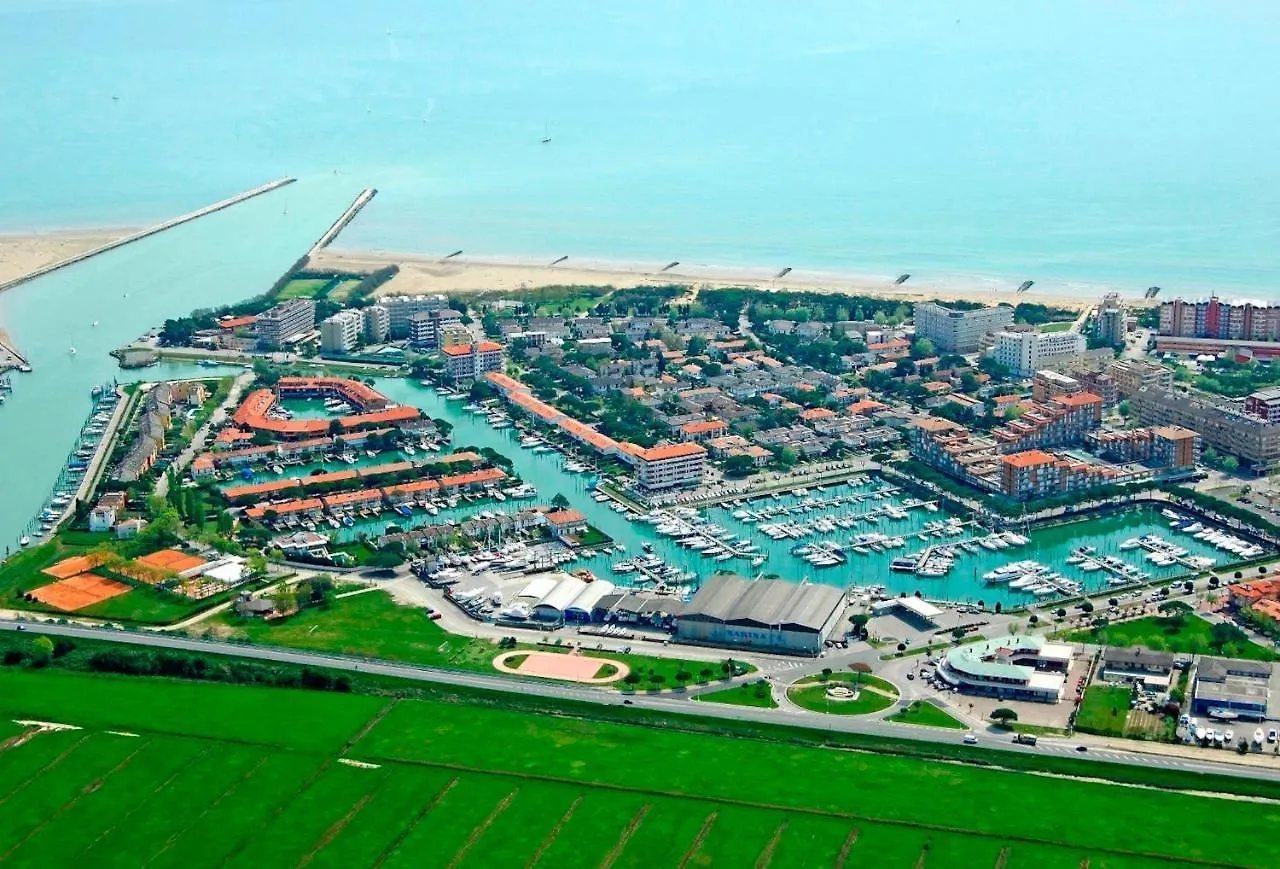 Flat With Shared Pool, Lift, For 4 Guests-Beahost Apartment Porto Santa Margherita di Caorle