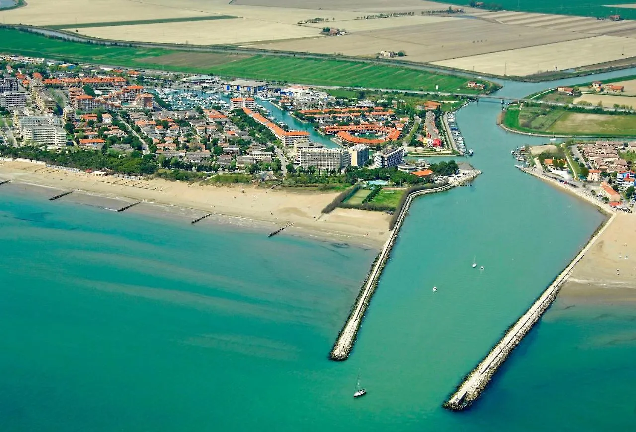 Flat With Shared Pool, Lift, For 4 Guests-Beahost Apartment Porto Santa Margherita di Caorle