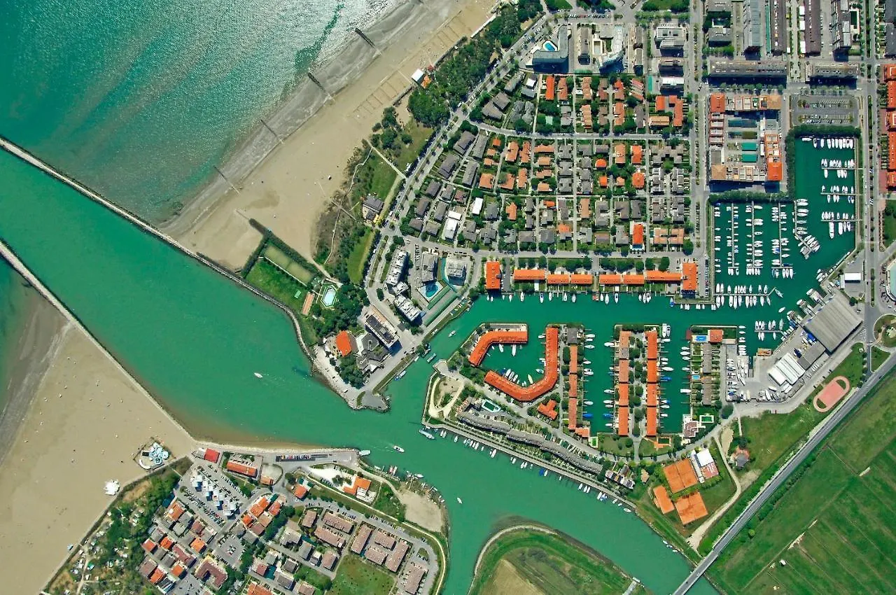 Flat With Shared Pool, Lift, For 4 Guests-Beahost Apartment Porto Santa Margherita di Caorle Italy